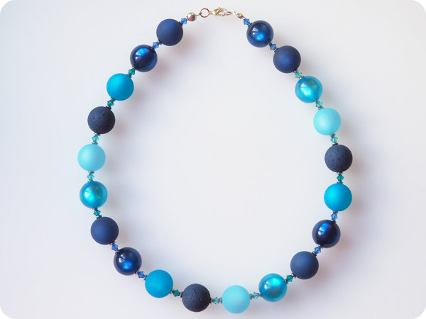 Polariskette blau türkis mit großen Perlen und Swarovski® Kristallen